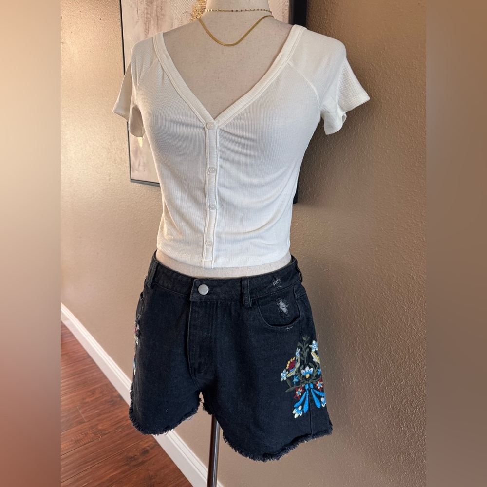 White Off-Shoulder Crop Top - Picture 7 of 8